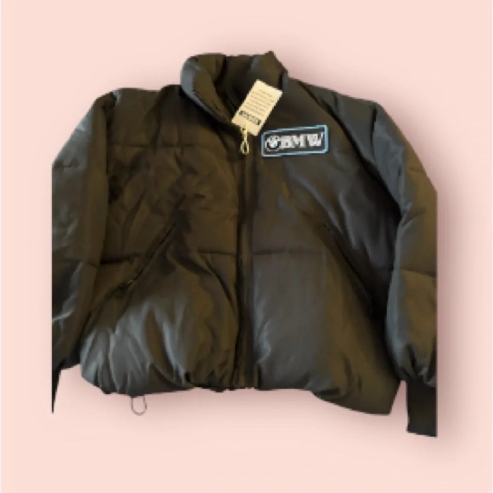 BMW Classic Black Puffer Jacket
Black Oversized
Soft Warm - Picture 8 of 10